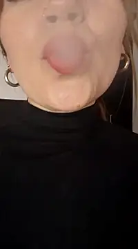 Snapshot of tata_laima__ chatting on March 20, 2025, 4:42 pm tata laima online show from March 20, 2025, 4:42 pm