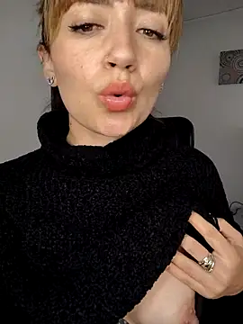 Snapshot of tata_laima__ chatting on March 11, 2025, 5:35 pm tata laima online show from March 11, 2025, 5:35 pm