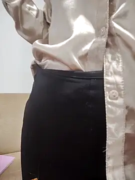 Snapshot of tata_laima__ chatting on November 6, 2025, 4:22 pm tata laima online show from November 6, 2025, 4:22 pm