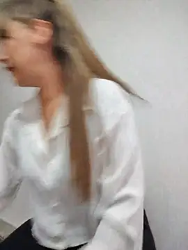 Snapshot of tata_laima__ chatting on November 13, 2025, 4:22 pm tata laima online show from November 13, 2025, 4:22 pm