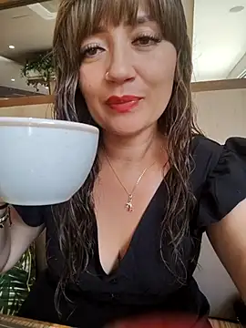 Snapshot of tata_laima__ chatting on October 1, 2025, 2:10 pm tata laima online show from October 1, 2025, 2:10 pm