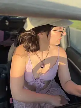 urpuppymoon online show from April 3, 2026, 10:38 pm