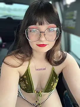 urpuppymoon online show from April 1, 2026, 10:07 pm