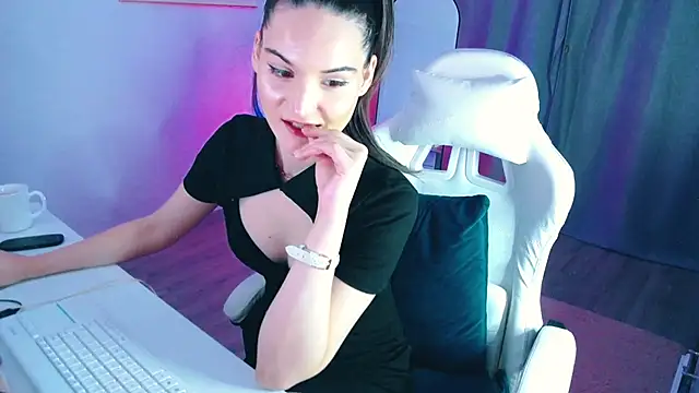 Snapshot of AmbraEnms chatting on March 22, 2025, 10:37 pm AmbraEnms online show from March 22, 2025, 10:37 pm