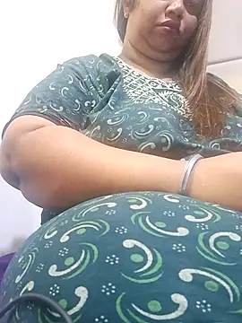 Ravina patil1 online show from November 17, 2025, 2:32 pm