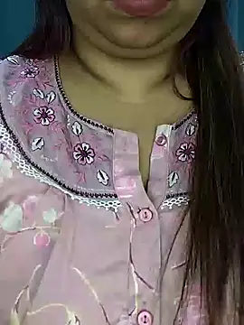 Snapshot of Ravina_patil1 chatting on January 19, 2026, 8:40 am Ravina patil1 online show from January 19, 2026, 8:40 am