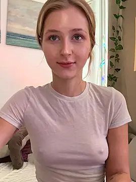 LunaRase online show from October 17, 2025, 9:45 am