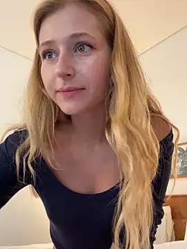 LunaRase online show from February 11, 2026, 5:51 am