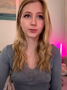 LunaRase online show from December 3, 2025, 7:08 am