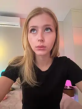 LunaRase online show from March 23, 2026, 8:25 am