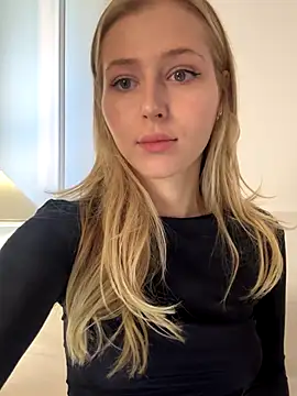 LunaRase online show from September 28, 2025, 10:22 am