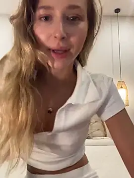 LunaRase online show from March 10, 2025, 11:12 am