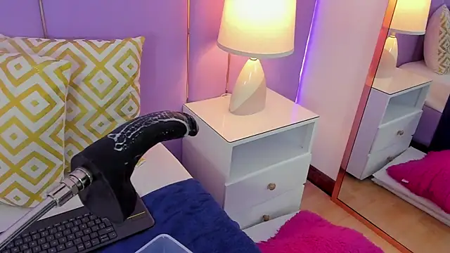 SophyRuiz  online show from February 9, 2026, 12:03 pm