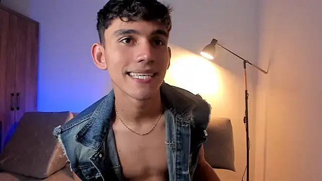 Snapshot of EstebanPerez_ chatting on February 17, 2025, 10:27 pm EstebanPerez online show from February 17, 2025, 10:27 pm
