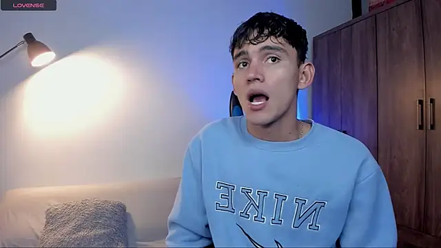 Snapshot of EstebanPerez_ chatting on February 19, 2025, 10:53 pm EstebanPerez online show from February 19, 2025, 10:53 pm