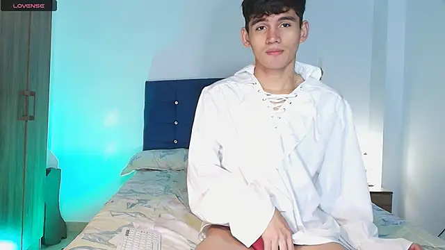 Snapshot of EstebanPerez_ chatting on March 14, 2025, 1:46 pm EstebanPerez online show from March 14, 2025, 1:46 pm