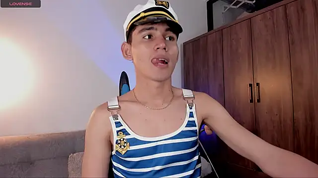 Snapshot of EstebanPerez_ chatting on February 24, 2025, 10:47 pm EstebanPerez online show from February 24, 2025, 10:47 pm