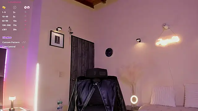 Jess Collen online show from November 26, 2025, 8:14 am