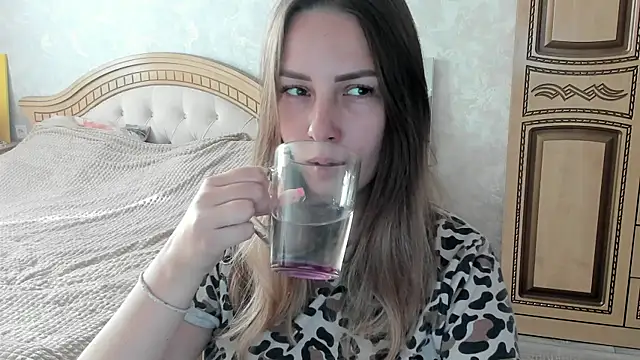 Snapshot of Mia_shy1 chatting on November 10, 2025, 8:19 am Mia shy1 online show from November 10, 2025, 8:19 am