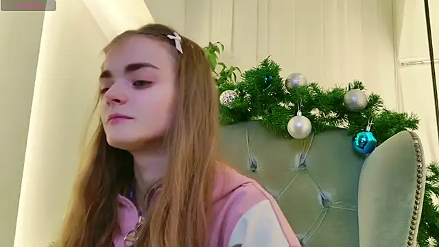 Snapshot of SophieSuvi chatting on December 14, 2024, 12:55 pm SophieSuvi online show from December 14, 2024, 12:55 pm