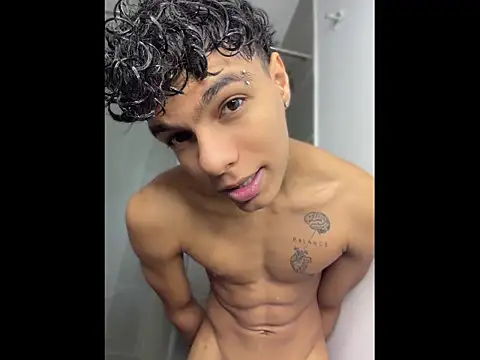 Snapshot of james_dreams_ chatting on May 15, 2026, 10:52 pm james dreams online show from May 15, 2026, 10:52 pm