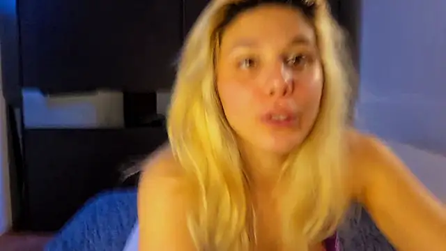 LeylaRosse online show from April 10, 2026, 7:59 am