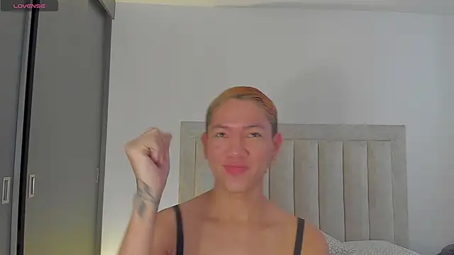 Snapshot of JulianRose_1 chatting on November 26, 2025, 12:16 pm JulianRose 1 online show from November 26, 2025, 12:16 pm