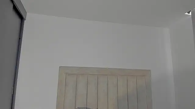 JulianRose 1 online show from May 28, 2026, 1:06 pm