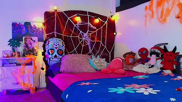 alisson zafiro  online show from October 29, 2025, 3:27 am