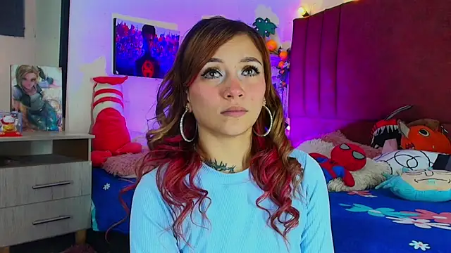 alisson zafiro  online show from November 17, 2025, 3:10 am