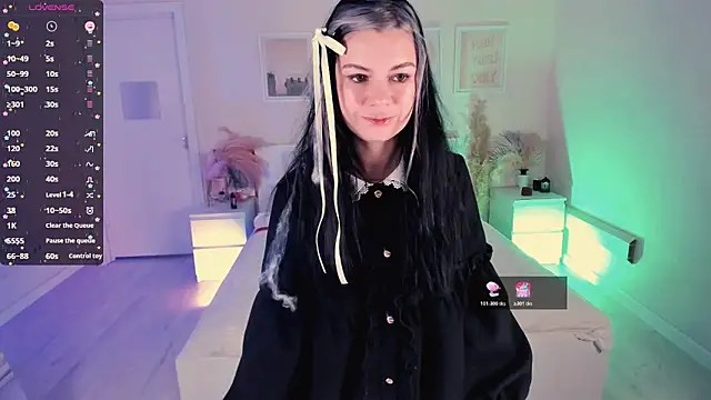 Lil Amelie online show from October 25, 2025, 7:51 am