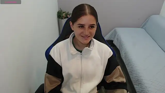 valerie diaz1 online show from September 22, 2025, 1:28 pm