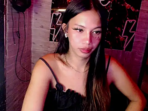 whiteladyboy online show from October 5, 2025, 3:41 am