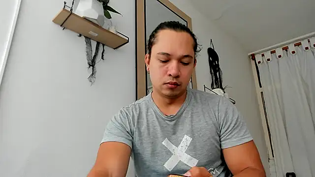 Snapshot of Valerioe chatting on October 10, 2025, 12:17 pm Valerioe online show from October 10, 2025, 12:17 pm