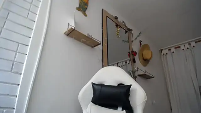 Valerioe online show from December 19, 2025, 8:11 pm