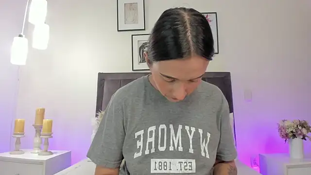 helen mooree online show from March 3, 2026, 12:45 pm