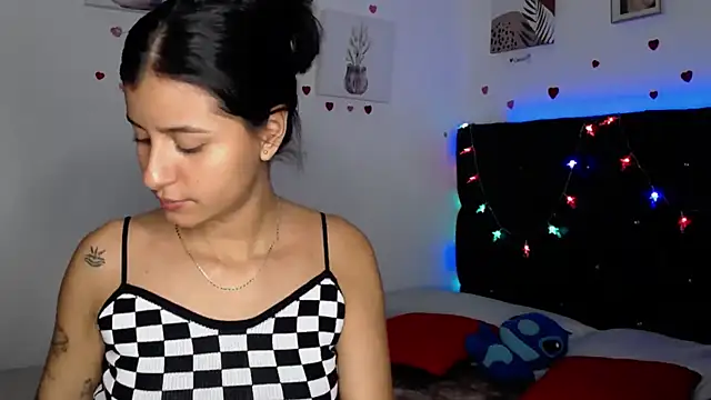 Snapshot of floweer_ chatting on March 14, 2025, 11:53 pm floweer online show from March 14, 2025, 11:53 pm