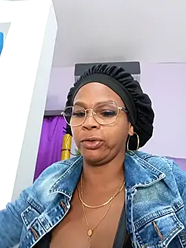 Snapshot of Melanie_candy_ chatting on March 18, 2025, 7:22 pm Melanie candy online show from March 18, 2025, 7:22 pm