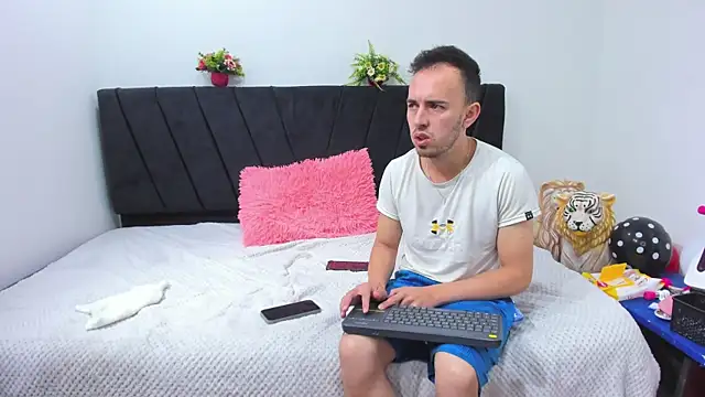 Snapshot of big-dicktop23 chatting on January 14, 2026, 4:32 pm big-dicktop23 online show from January 14, 2026, 4:32 pm