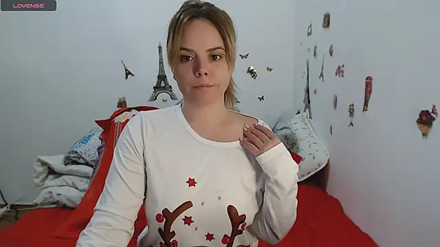 Snapshot of hotmilf4uxxx chatting on January 18, 2026, 11:46 am hotmilf4uxxx online show from January 18, 2026, 11:46 am