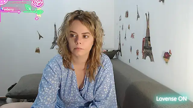 Snapshot of hotmilf4uxxx chatting on October 31, 2025, 10:01 am hotmilf4uxxx online show from October 31, 2025, 10:01 am