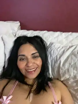 Snapshot of paolagomez_ chatting on February 20, 2025, 10:27 am paolagomez online show from February 20, 2025, 10:27 am