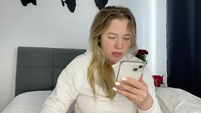 Snapshot of Embersweetbunny chatting on February 16, 2025, 11:49 am Embersweetbunny online show from February 16, 2025, 11:49 am