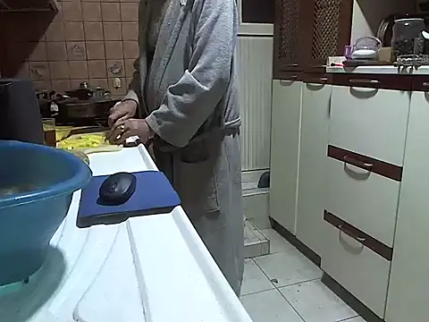 Snapshot of zormen355 chatting on January 11, 2026, 6:37 pm zormen355 online show from January 11, 2026, 6:37 pm