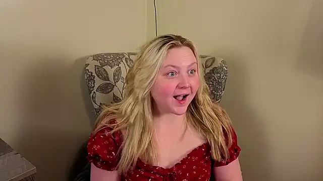 Snapshot of PhatAssBlond chatting on June 20, 2026, 5:51 pm PhatAssBlond online show from June 20, 2026, 5:51 pm