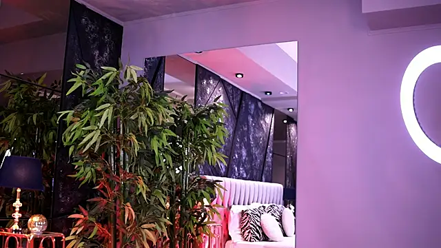 NicoleCellini online show from January 6, 2026, 7:51 pm