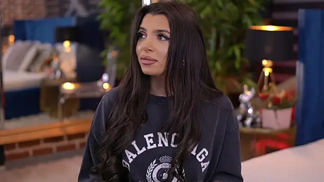 Snapshot of NicoleCellini chatting on March 20, 2025, 6:20 pm NicoleCellini online show from March 20, 2025, 6:20 pm