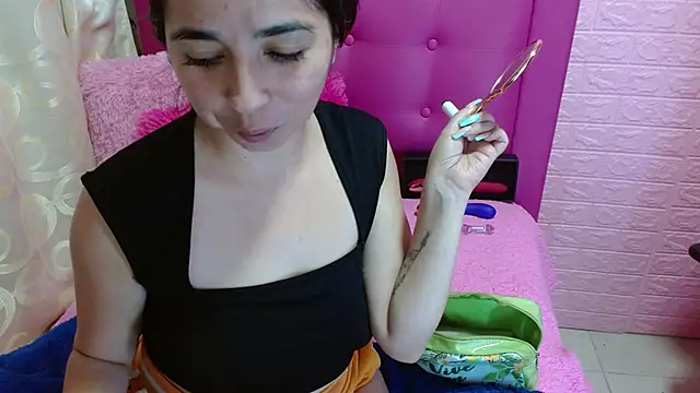 Snapshot of kendall_all4u chatting on December 28, 2024, 5:33 am kendall all4u online show from December 28, 2024, 5:33 am