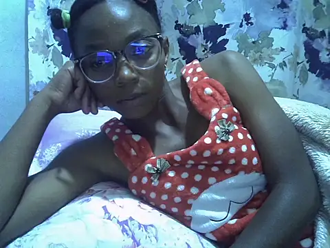 ElianeHot online show from April 12, 2026, 6:44 pm