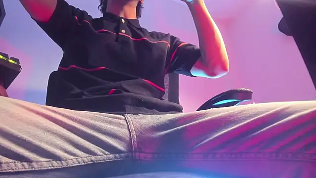 s sven03 online show from December 3, 2025, 12:12 am